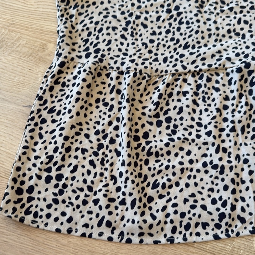 Leopard Print Ruffle Sleeve Top - Picture 2 of 4